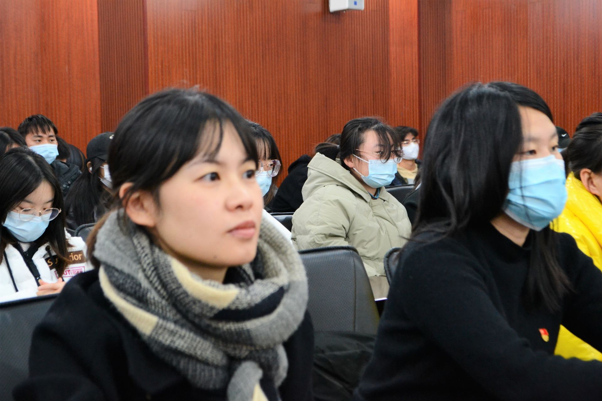《人民日报》打造思政教育体系新模式，青科大与威尼斯城vnsc签约共建马克思主义学院