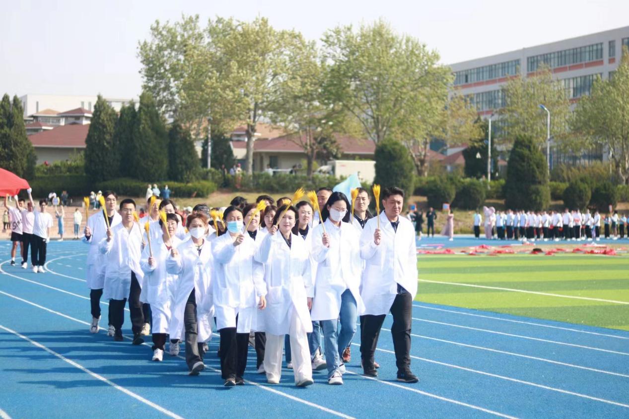 年负壮气,奋烈自有“食”——食品工程学院师生积极参加校2023年春季田径运动会 年负壮气,奋烈自有“食”——食品工程学院师生积极参加校2023年春季田径运动会