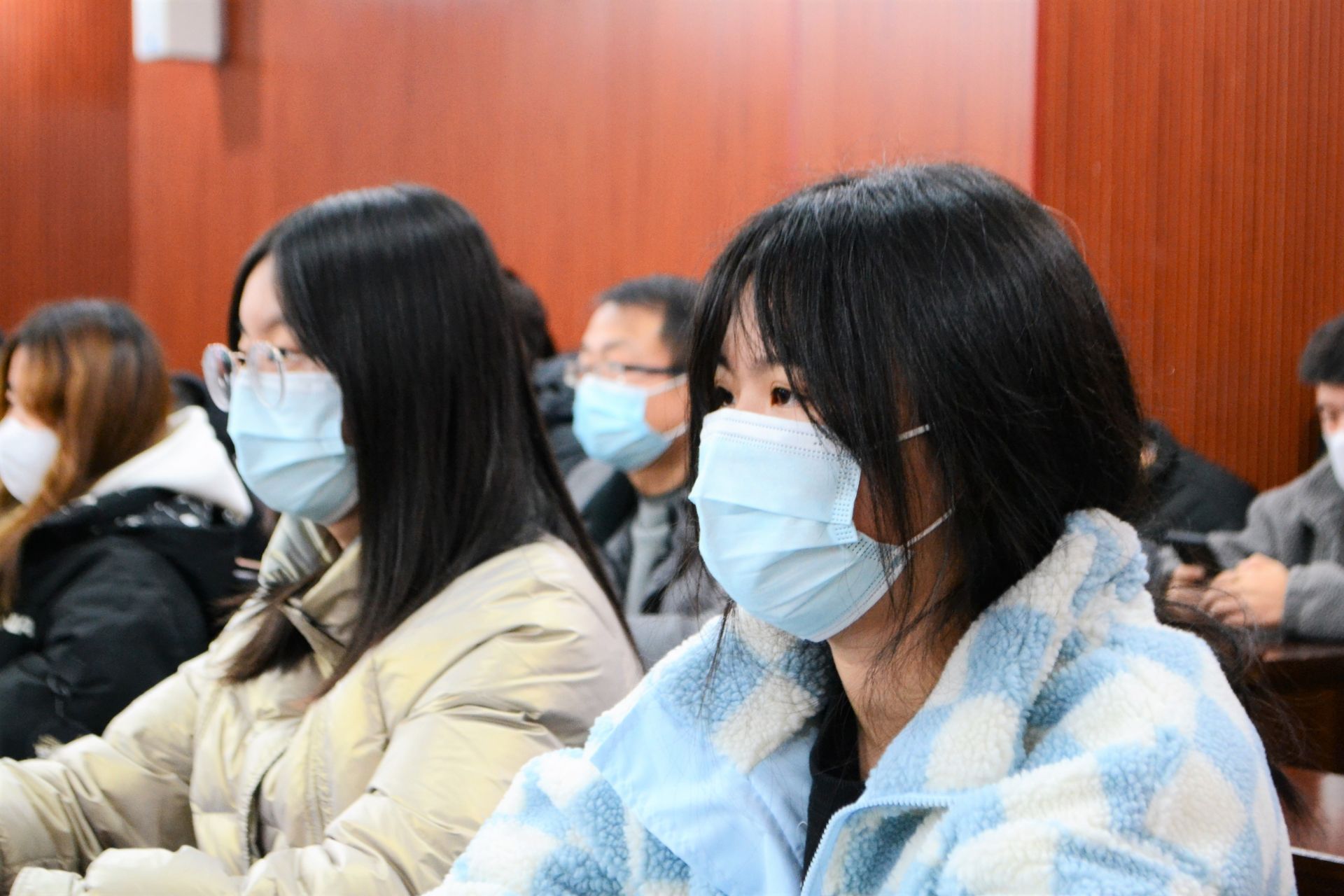 《人民日报》打造思政教育体系新模式，青科大与威尼斯城vnsc签约共建马克思主义学院