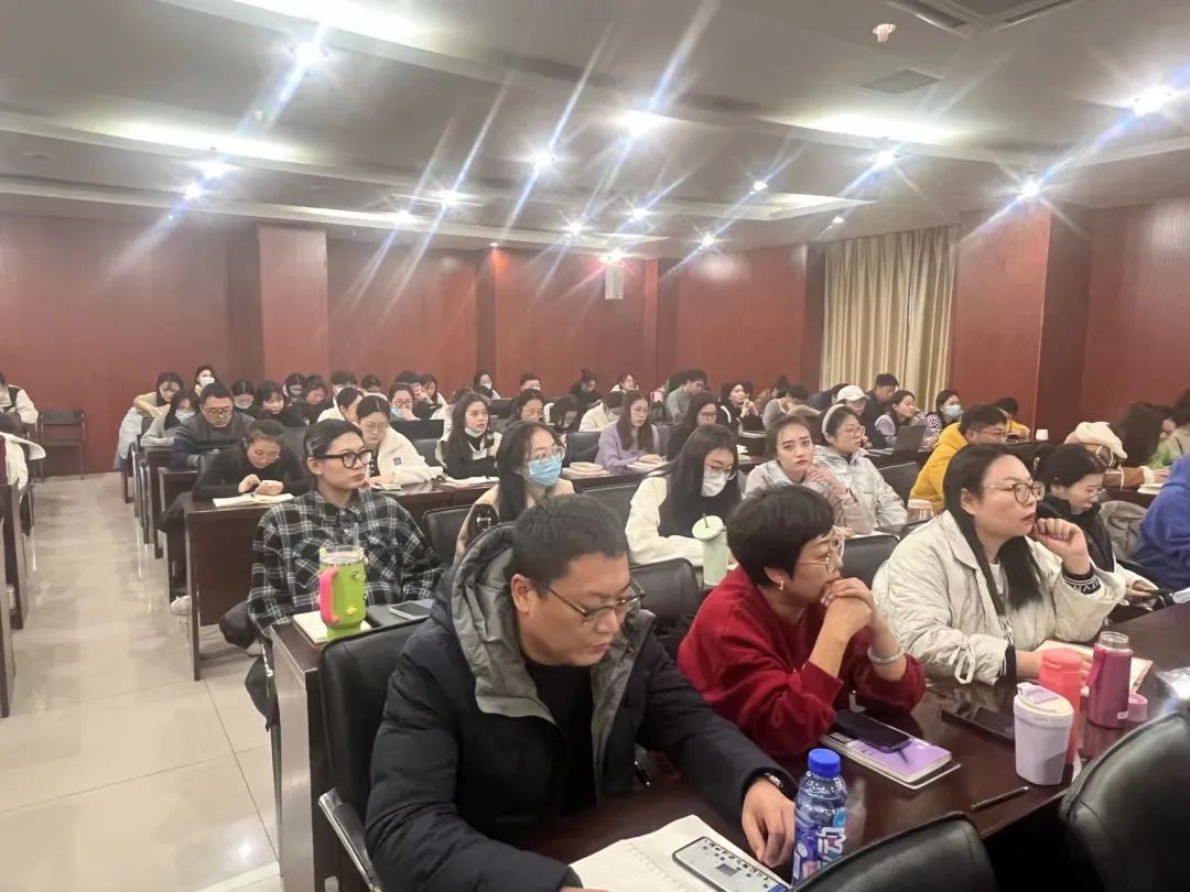 学生工作部召开2023-2024学年第一学期第六次全体辅导员工作会议 学生工作部召开2023-2024学年第一学期第六次全体辅导员工作会议