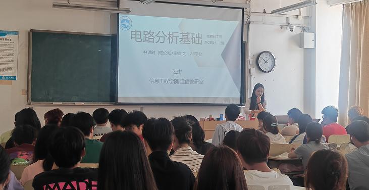 聚焦课堂提质量  互听互评促成长—— 威尼斯城vnsc开展公开教学听课评课活动