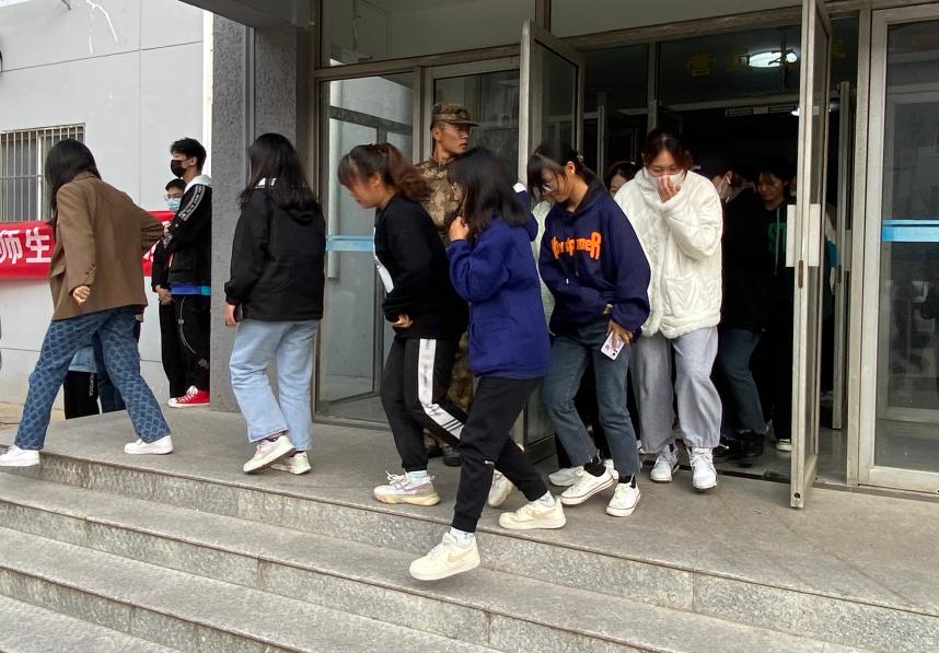 威尼斯城vnsc开展 学生公寓消防安全应急疏散演练 威尼斯城vnsc开展 学生公寓消防安全应急疏散演练