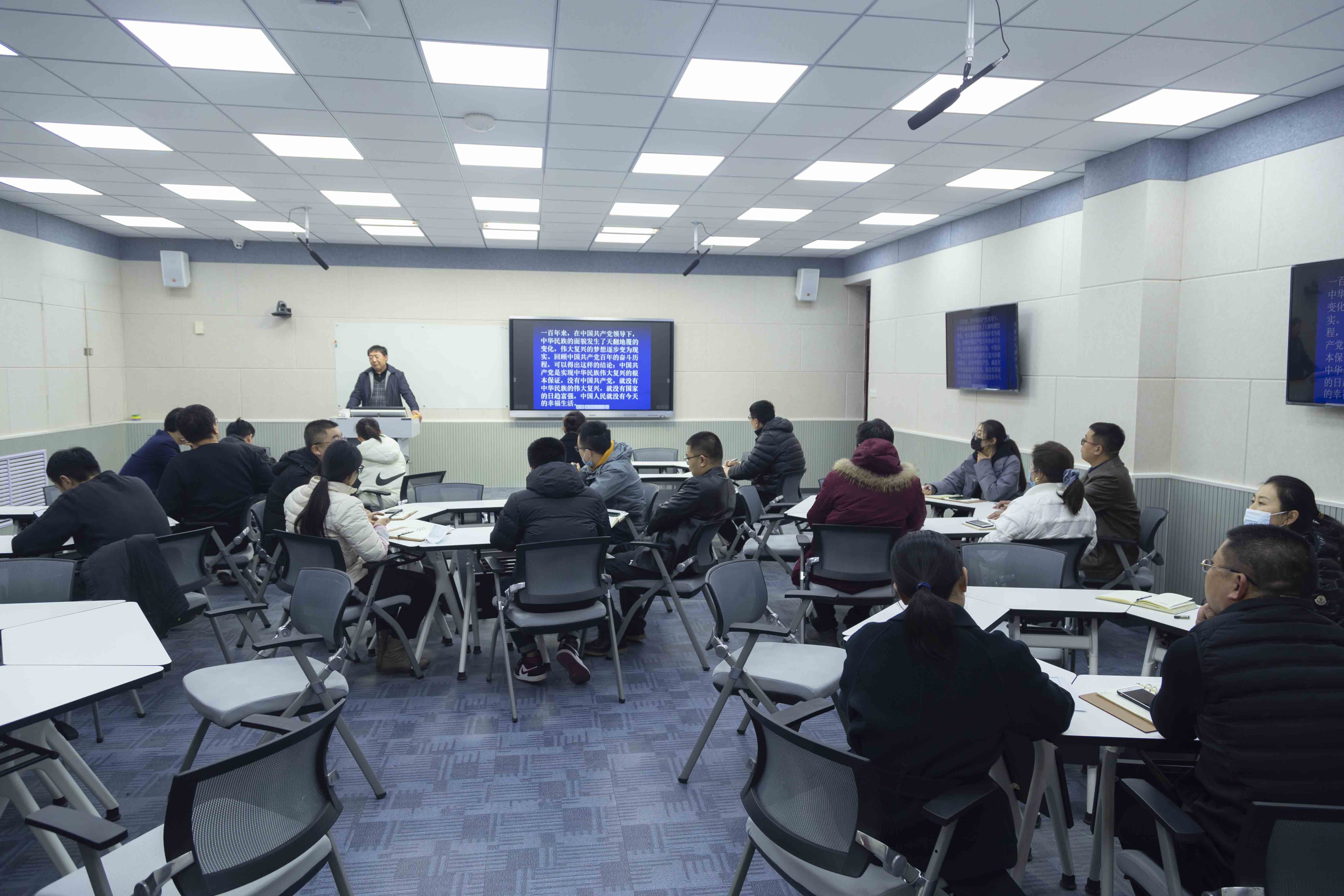 学校举行党史学习教育专题讲座 学校举行党史学习教育专题讲座