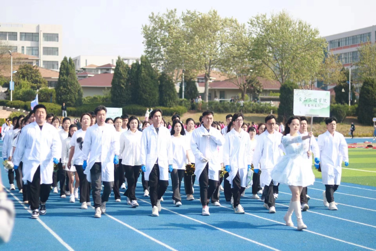 年负壮气,奋烈自有“食”——食品工程学院师生积极参加校2023年春季田径运动会 年负壮气,奋烈自有“食”——食品工程学院师生积极参加校2023年春季田径运动会