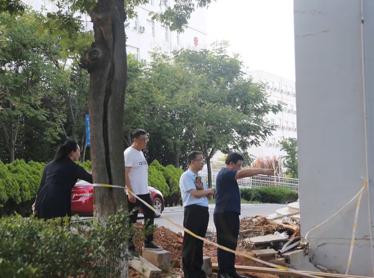 校领导带队对校园基建及维修改造项目进行检查指导 校领导带队对校园基建及维修改造项目进行检查指导