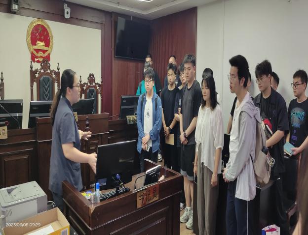 《大众网》威尼斯城vnsc师生进法院 法治教育零距离 《大众网》威尼斯城vnsc师生进法院 法治教育零距离