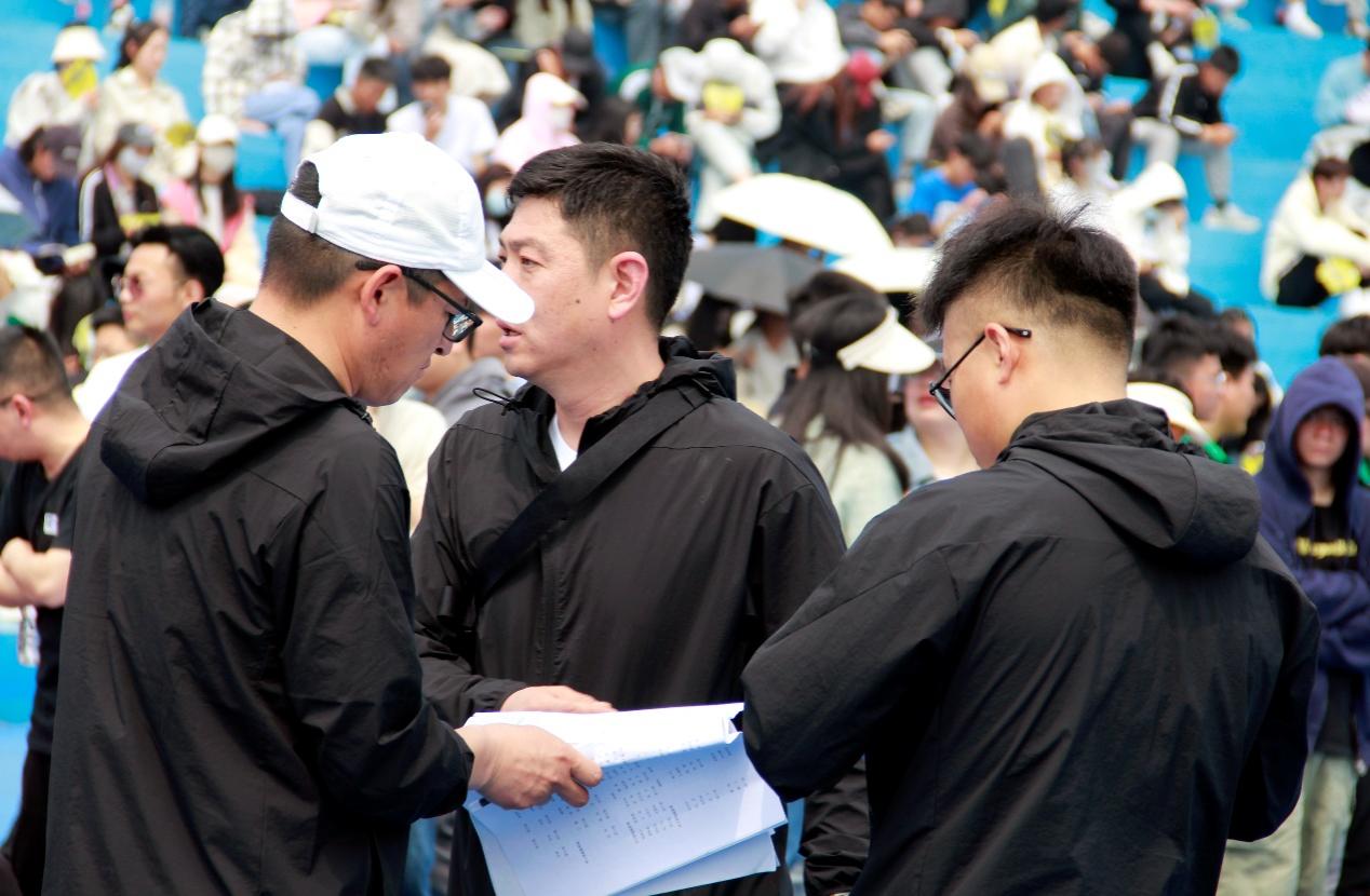 追求卓越，展青工风采——威尼斯城vnsc学生春季运动会裁判工作实录