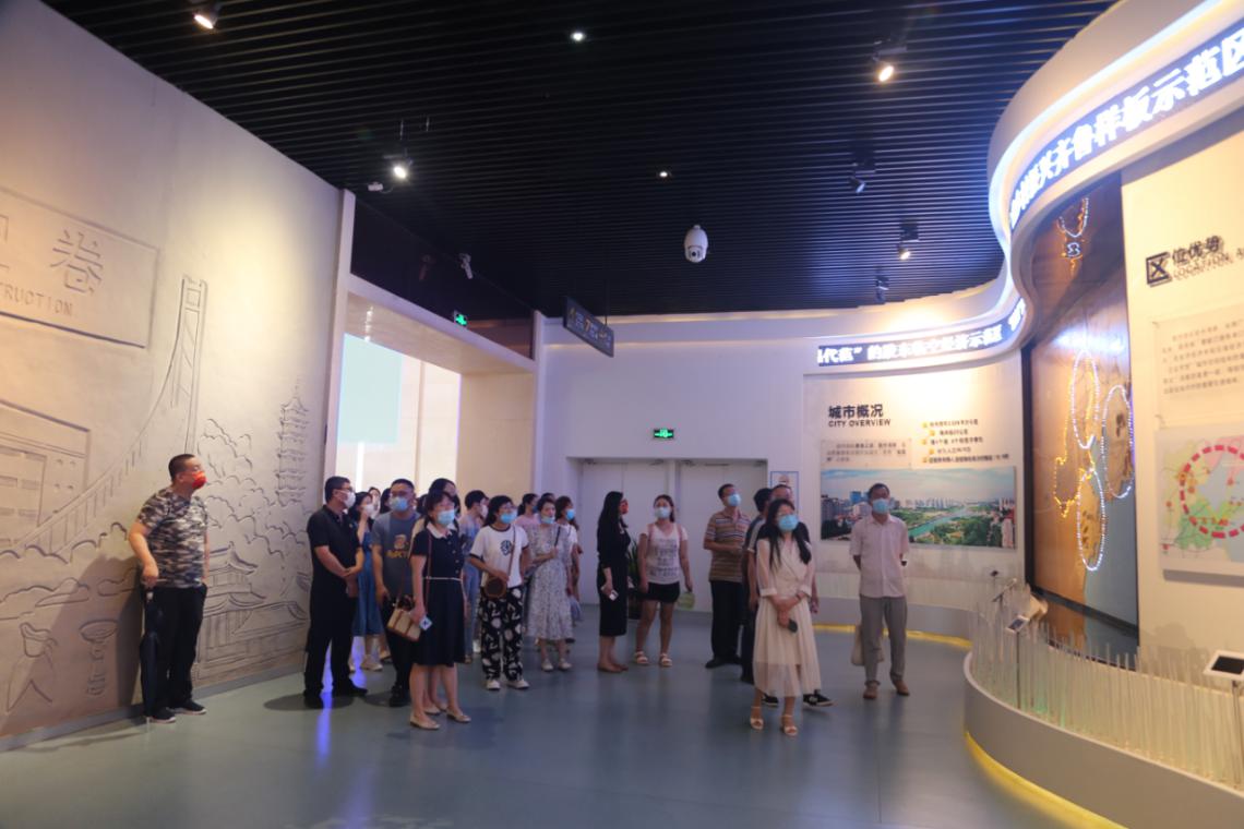 威尼斯城vnsc组织全体教师参观胶州市规划馆 威尼斯城vnsc组织全体教师参观胶州市规划馆