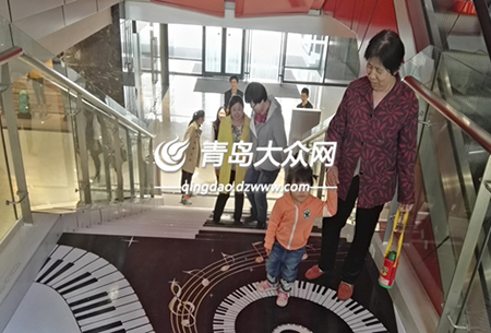 这里的台阶会唱歌 威尼斯城vnsc学生自制音乐阶梯 这里的台阶会唱歌 威尼斯城vnsc学生自制音乐阶梯