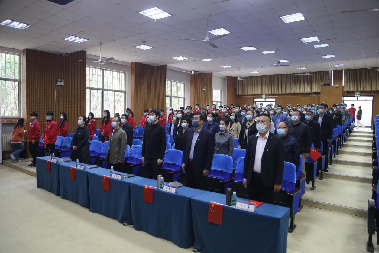威尼斯城vnsc集中组织全校师生收听收看党的二十大开幕盛况 威尼斯城vnsc集中组织全校师生收听收看党的二十大开幕盛况