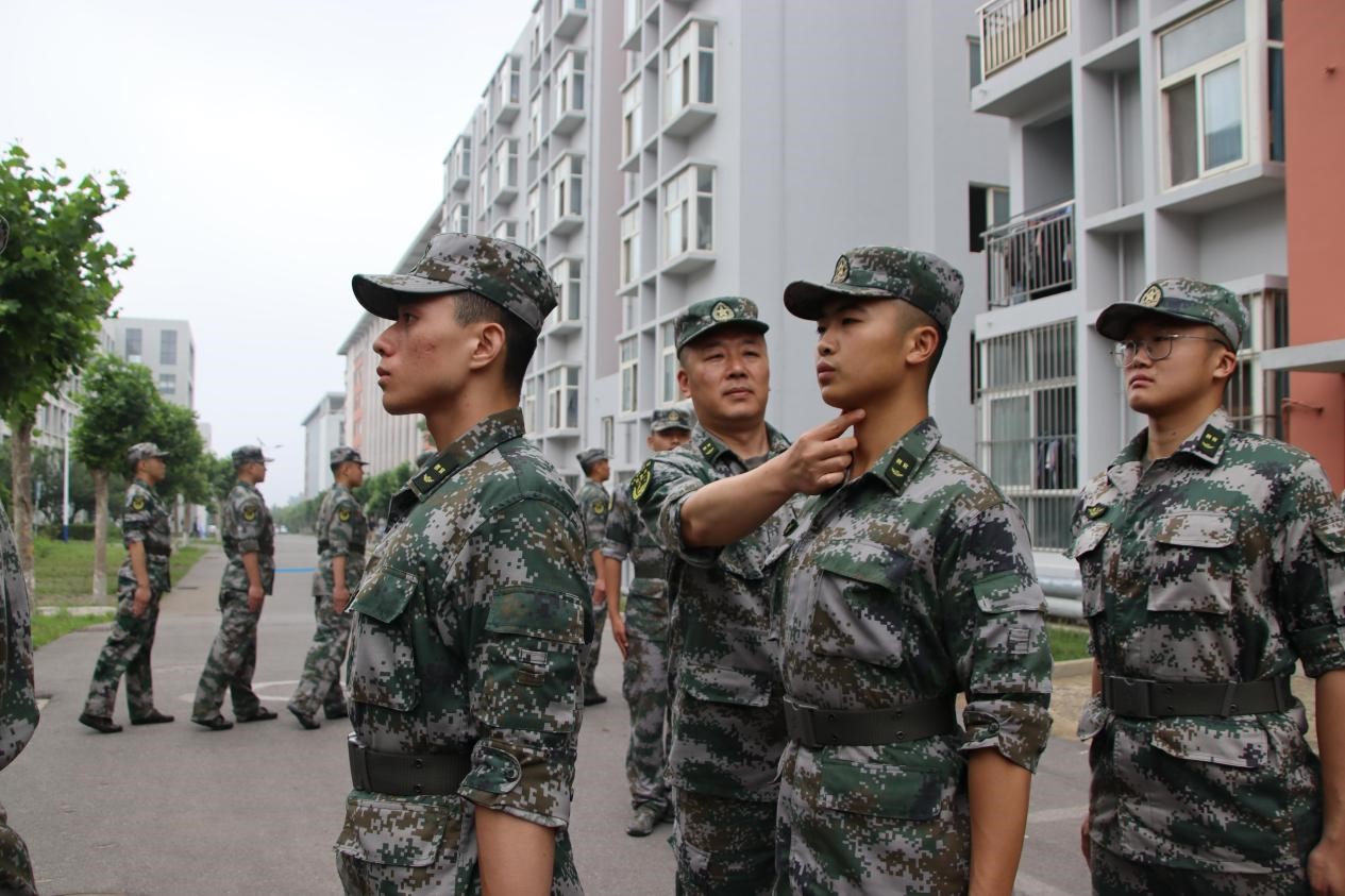 威尼斯城vnsc兄弟连完成“单个军人队列动作”强化训练 威尼斯城vnsc兄弟连完成“单个军人队列动作”强化训练