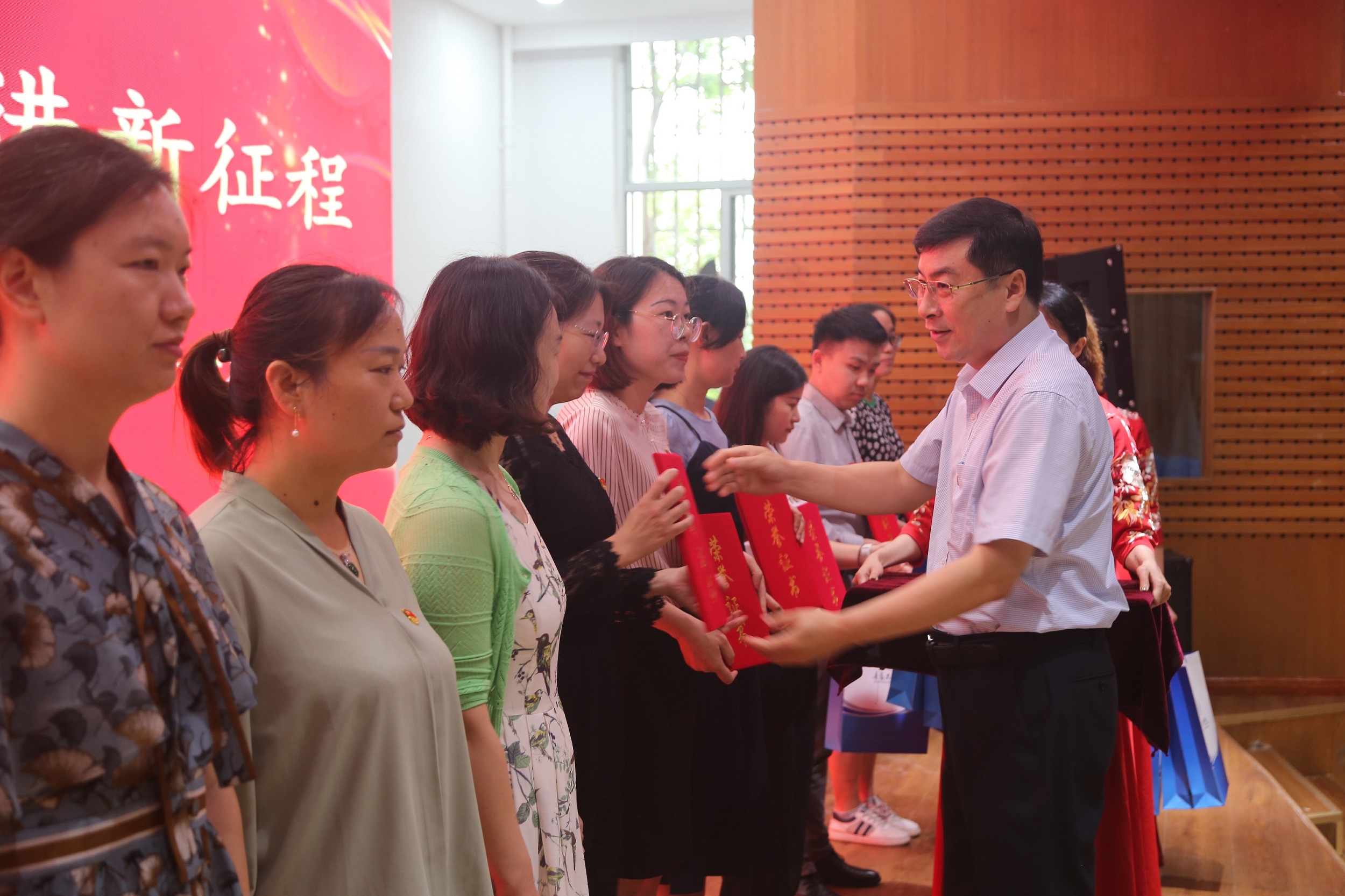 威尼斯城vnsc举行庆祝中国共产党成立101周年暨“七一”表彰大会 威尼斯城vnsc举行庆祝中国共产党成立101周年暨“七一”表彰大会
