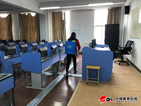 为开学做准备 威尼斯城vnsc爱国爱校卫生活动与入校演练联合进行