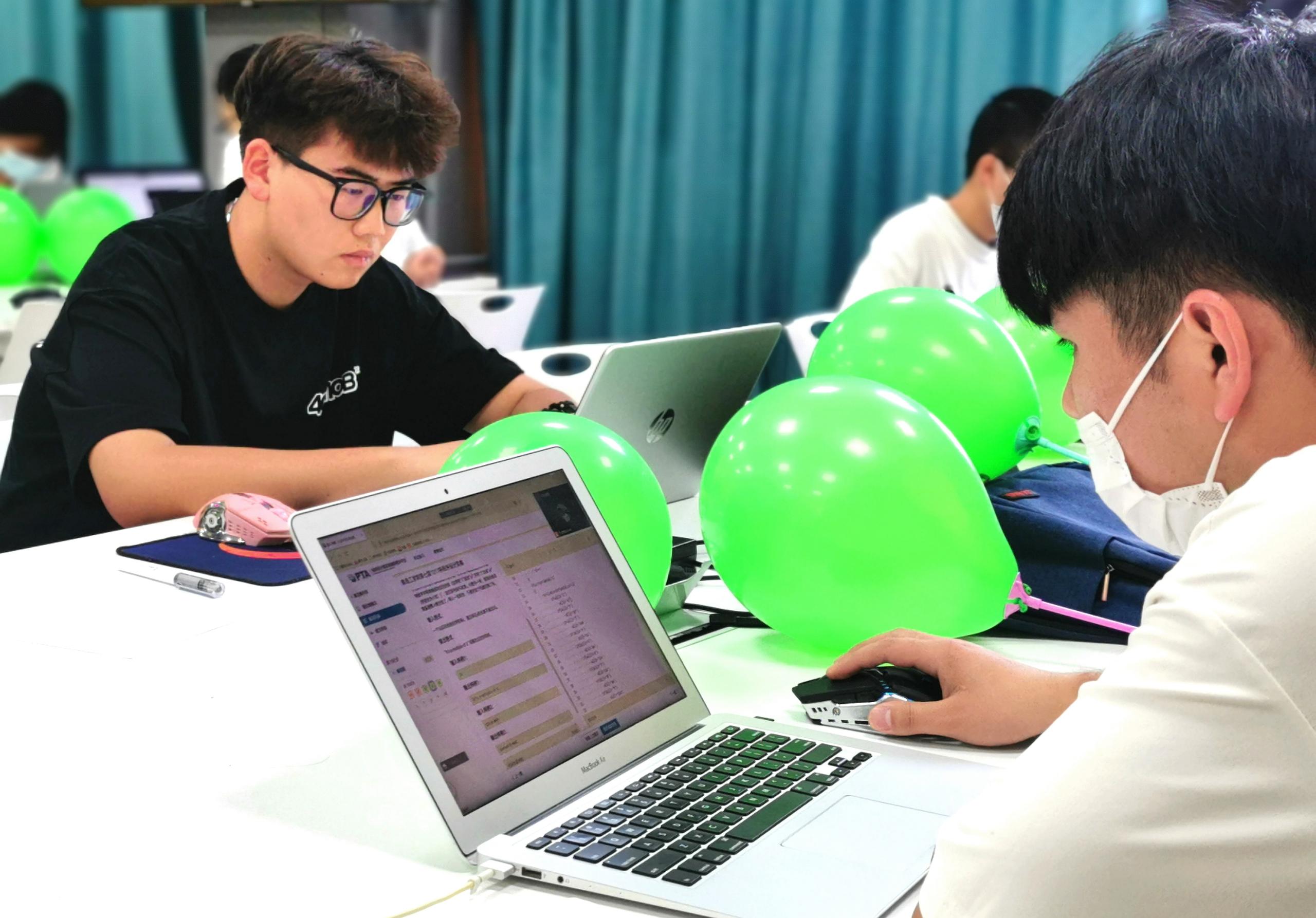 威尼斯城vnsc第七届1317杯程序设计大赛圆满结束