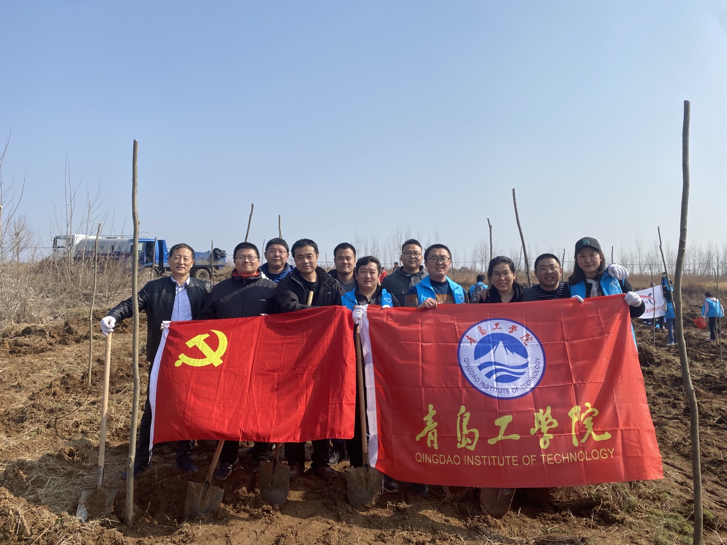 机关党总支开展义务植树活动 机关党总支开展义务植树活动
