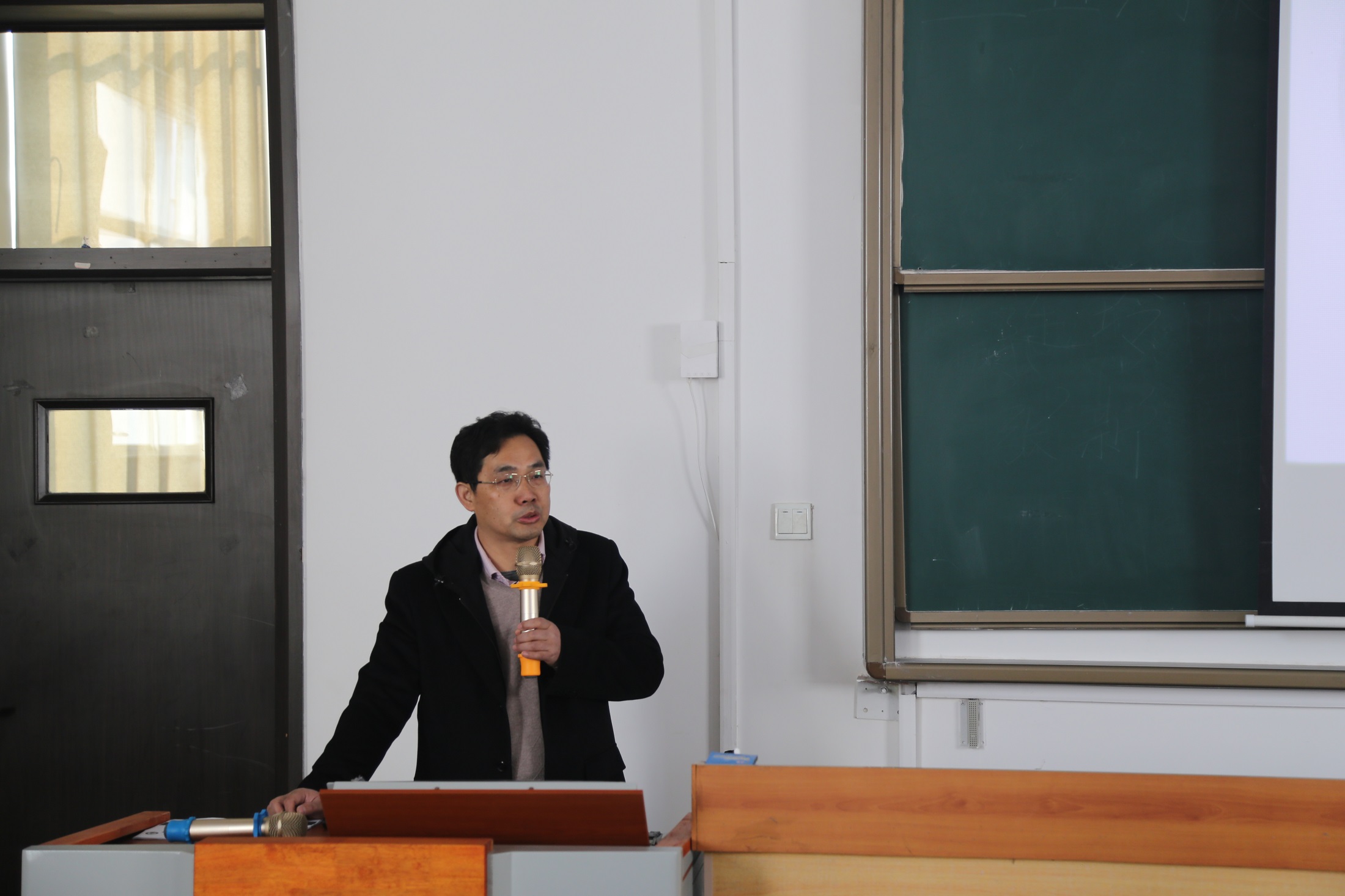 威尼斯城vnsc召开2021-2022学年第二学期开学前全校教职工培训会——科研课题研究与申报专题 威尼斯城vnsc召开2021-2022学年第二学期开学前全校教职工培训会——科研课题研究与申报专题