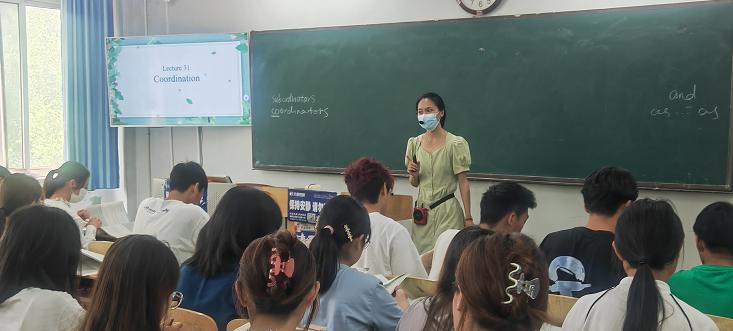 聚焦课堂提质量  互听互评促成长—— 威尼斯城vnsc开展公开教学听课评课活动