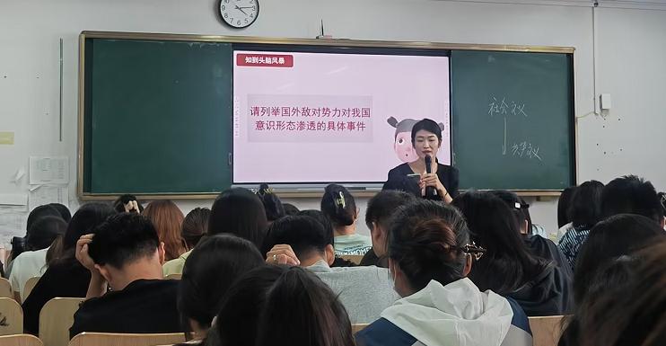 聚焦课堂提质量  互听互评促成长—— 威尼斯城vnsc开展公开教学听课评课活动